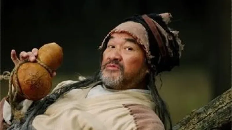 Bryan Leung as Hong Qigong in 2008 series