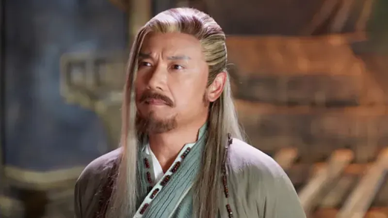 Michael Miu as Huang Yaoshi in 2017 series