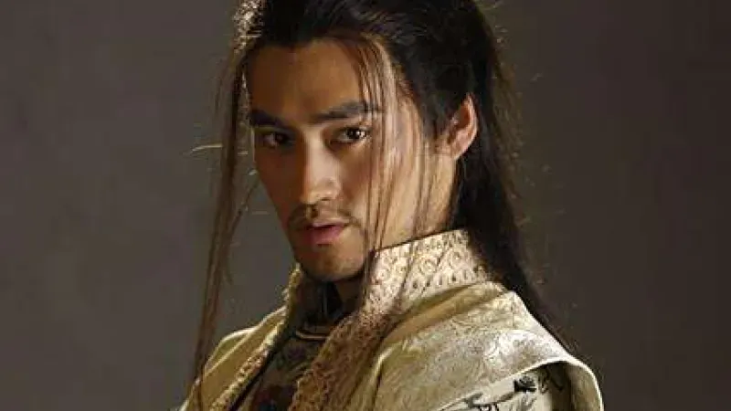 Yuan Hong as Yang Kang in 2008 series